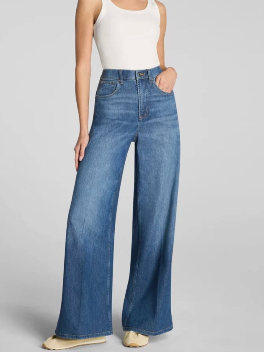 Spanx Spanxsmooth Super Wide Leg Jeans in Oceanic size XS. NWT